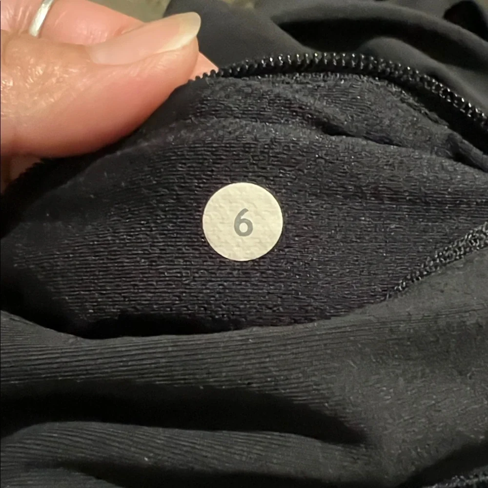 Lululemon Women's Black Leggings Size‎ 6